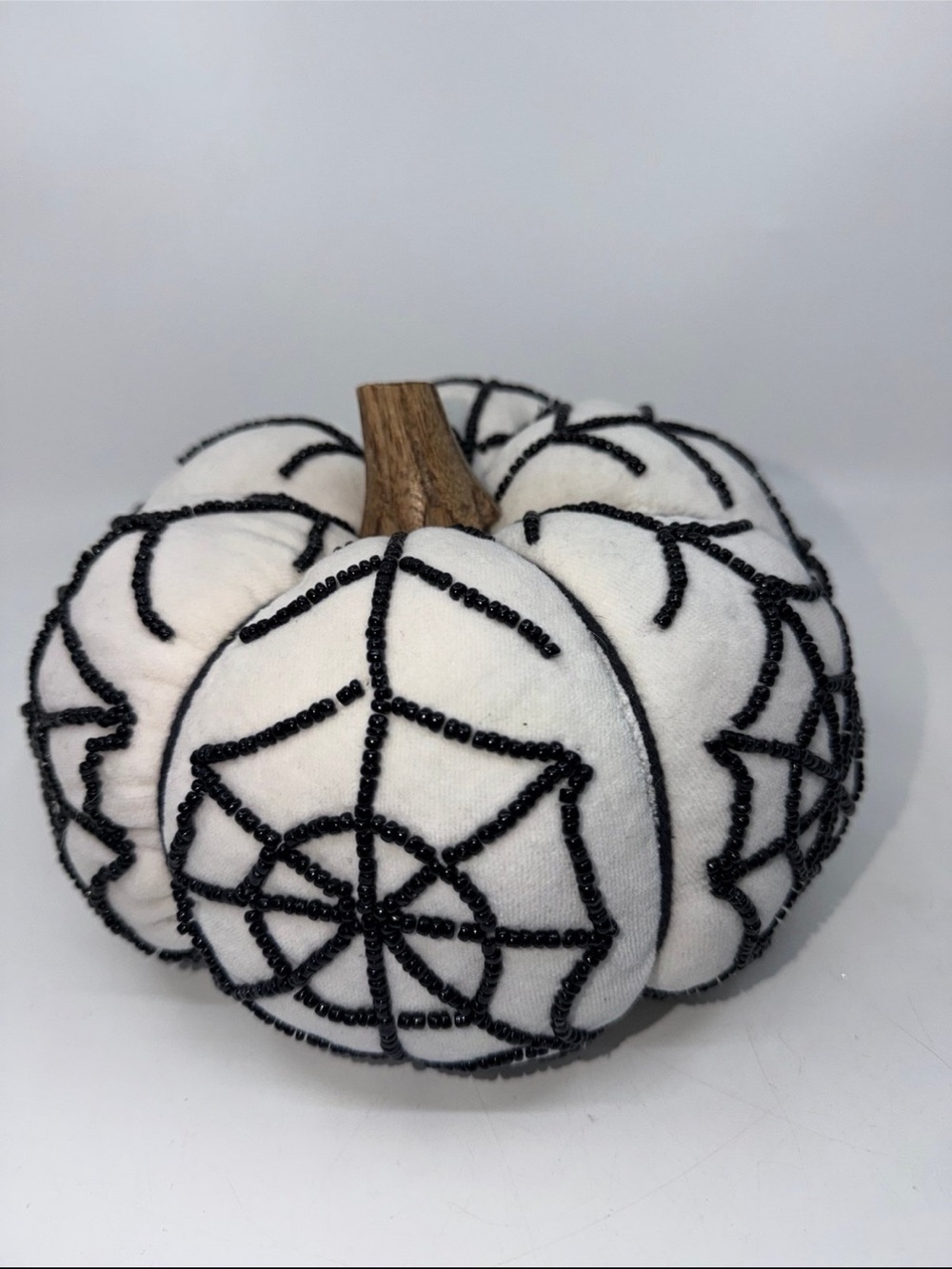 Velvet Plush Pumpkin Black
Beaded Spiderweb Design Real
Wood Stem